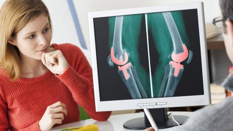 a girl at the doctor's appointment with osteoarthritis