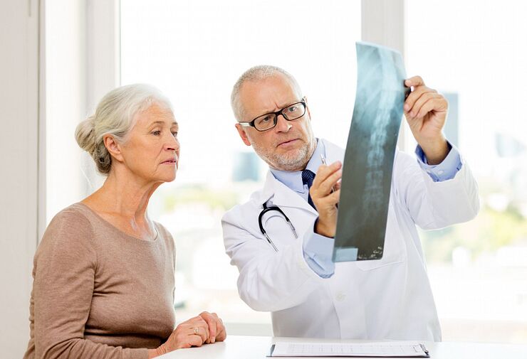 The doctor determines the cervical osteochondrosis in a patient using X-rays